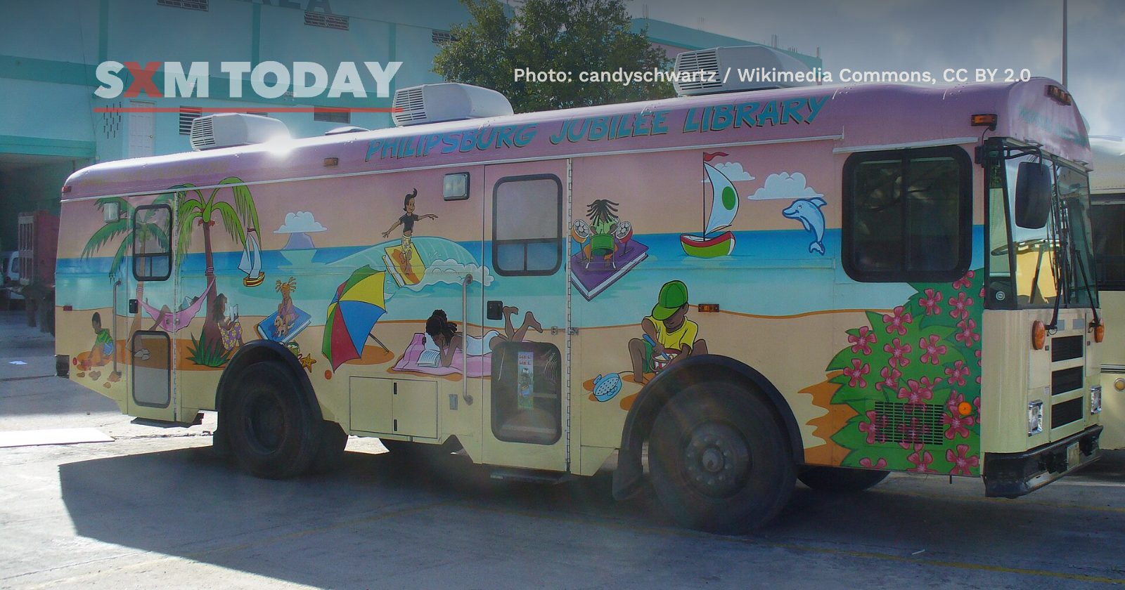 The Philipsburg Jubilee Library’s mobile library bus, painted with a beach scene.