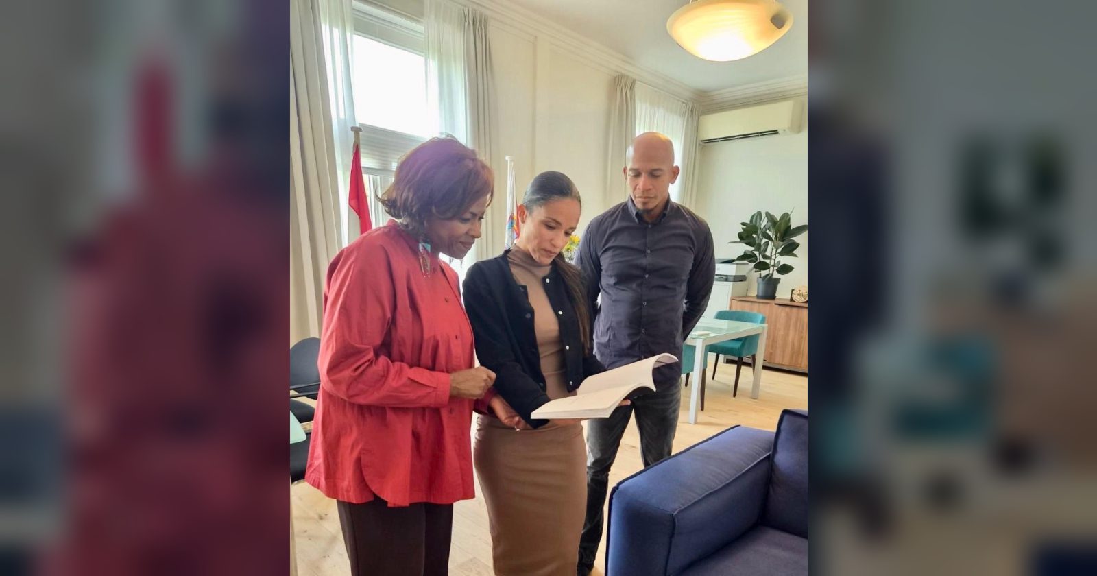 Photo supplied with the release “Arrindell meets authors at Minister Plenipotentiary’s Cabinet”.